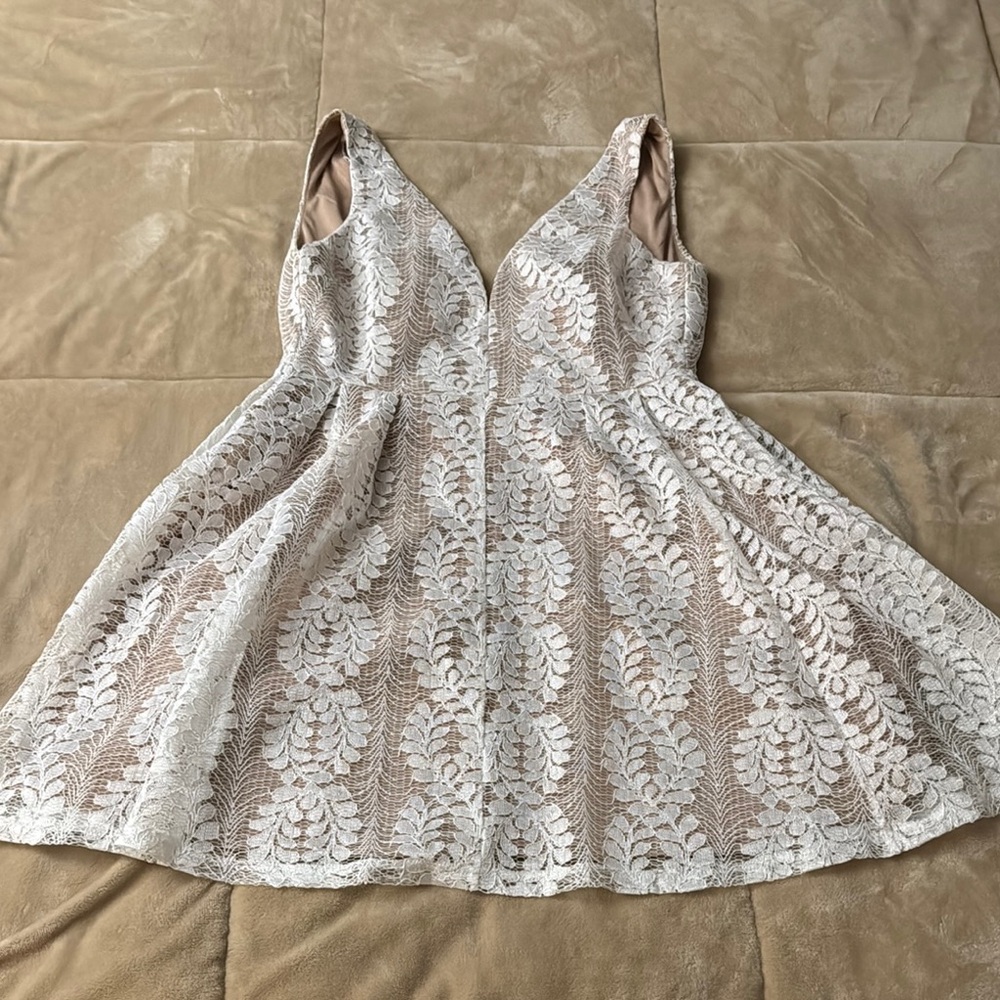 WORN ONCE Lulus Women’s Elegant White Lace Dress - Medium